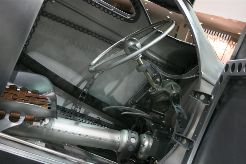 Illustration for article titled 2009 Detroit Autorama: Dan Webb's Golden Submarine Debuts!